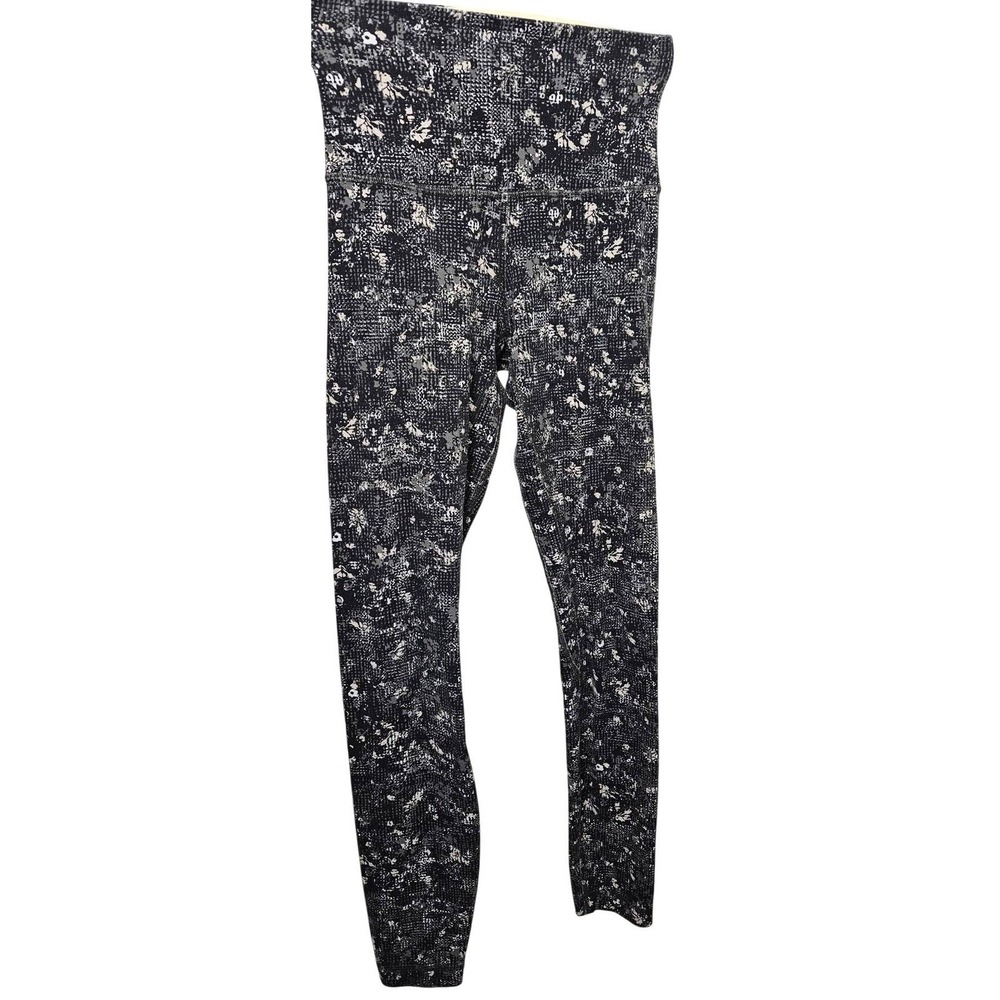 Lululemon High Rise Leggings Black White Pixelated Floral Print Size 2 LW5BYXS